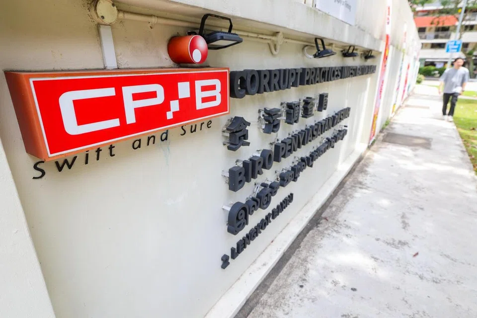 Berdasarkan laporan tahunan 2025, jumlah laporan berkaitan kes rasuah yang diterima oleh Biro Siasatan Amalan Rasuah (CPIB) merosot sebanyak 10 peratus, iaitu daripada 177 laporan pada 2024 kepada 160 pada 2025.
