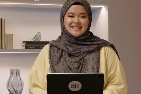 Wartawan video BH, Cik Ameerah Sallehuddin, menjadi hos acara ‘Jejak Kempen’ terbitan BH secara ‘live’ di Instagram dan TikTok sepanjang kempen GE2025.