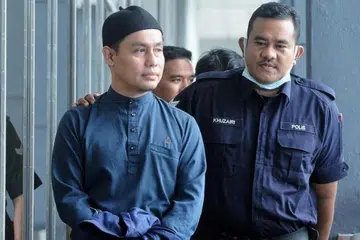 Pendakwah selebriti, Azman Syah Alias atau lebih dikenali sebagai PU (Pencetus Ummah) Azman, dihukum penjara 24 tahun dan dua sebatan oleh Mahkamah Sesyen Klang, Selangor, atas dua tuduhan melakukan serangan seksual fizikal terhadap seorang remaja lelaki berusia 17 tahun pada 2022.