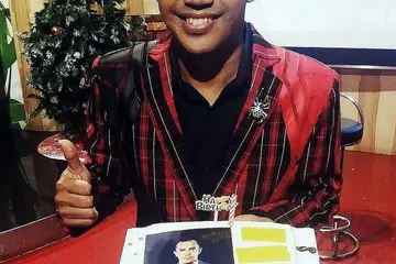 PENYANYI EZAD LAZIM: Hampa tidak dapat berlakon dalam video muzik 'Demi Cinta' yang mengisahkan seorang penagih dadah yang ingin kembali ke pangkal jalan - kisah yang pernah dilaluinya - kerana menghidap penyakit. - Foto INSTAGRAM