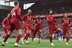 BANTU LIVERPOOL: Mohamed Salah (dua dari kanan) menyambut gol jaringannya bersama rakan sepasukan dan membantu pasukannya tundukkan Chelsea 2-0. - Foto AFP