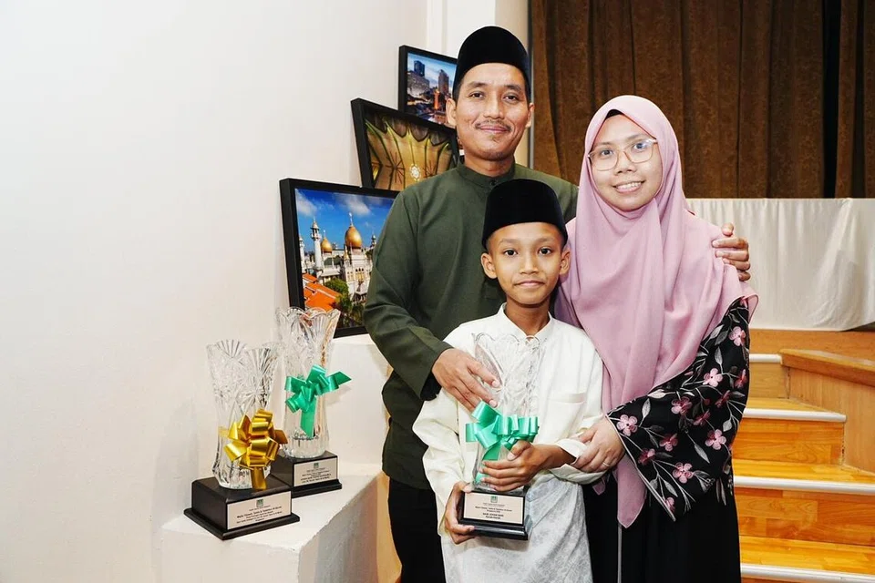 Maher El Furqan Mohd Syafiq (tengah) yang bergambar bersama ibu bapanya, Ustazah Nuraini Juwita Misti  dan Ustaz Mohd Syafiq Jamil, telah  dinobat sebagai johan dalam kategori Tahfiz dan naib johan bagi kategori Tilawah untuk kanak-kanak lelaki dalam Musabaqah Tilawah, Tahfiz, Tadabbur Al-Quran (MTTTQ) 2025 pada 21 September.