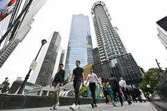 Pencari kerja dinasihatkan agar kekal berdaya saing melalui pembelajaran berterusan dan membina rangkaian profesional bagi menghadapi pasaran kerja yang kompetitif.