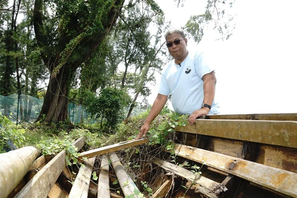 PEJUANG KRAF TRADISIONAL: Encik Mohamed Fawzi Mohamed Nasir memulakan laman Facebook Kolek, Jong Nusantara pada 2018 untuk memperkenalkan sejarah maritim dan jenis bot-bot Melayu kepada orang ramai dan ingin mengadakan bengkel membina kolek.