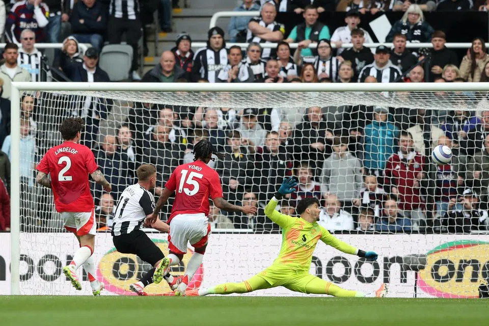 Penjaga gawang Manchester United, Altay Bayindir, akhirnya mendapat peluang untuk memulakan perlawanan Liga Perdana England (EPL) pertamanya, tetapi  beliau membenarkan gawangnya dibolosi empat kali. 