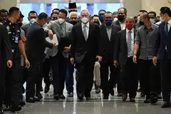 KISAH NAJIB: Datuk Najib sewaktu menghadiri perbicaraan di mahkamah di Putrajaya. - Foto-foto fail, AFP