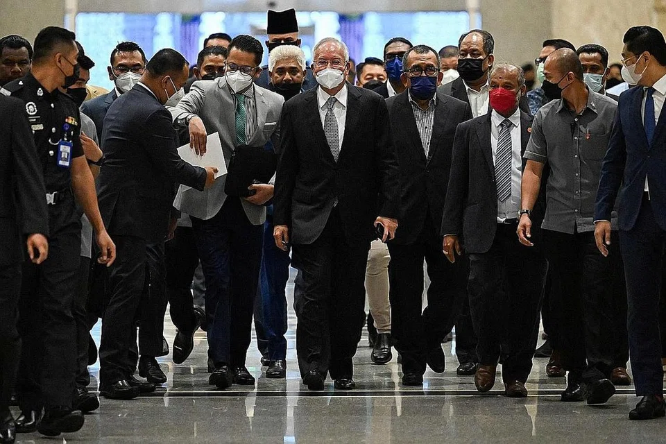 KISAH NAJIB: Datuk Najib sewaktu menghadiri perbicaraan di mahkamah di Putrajaya. - Foto-foto fail, AFP