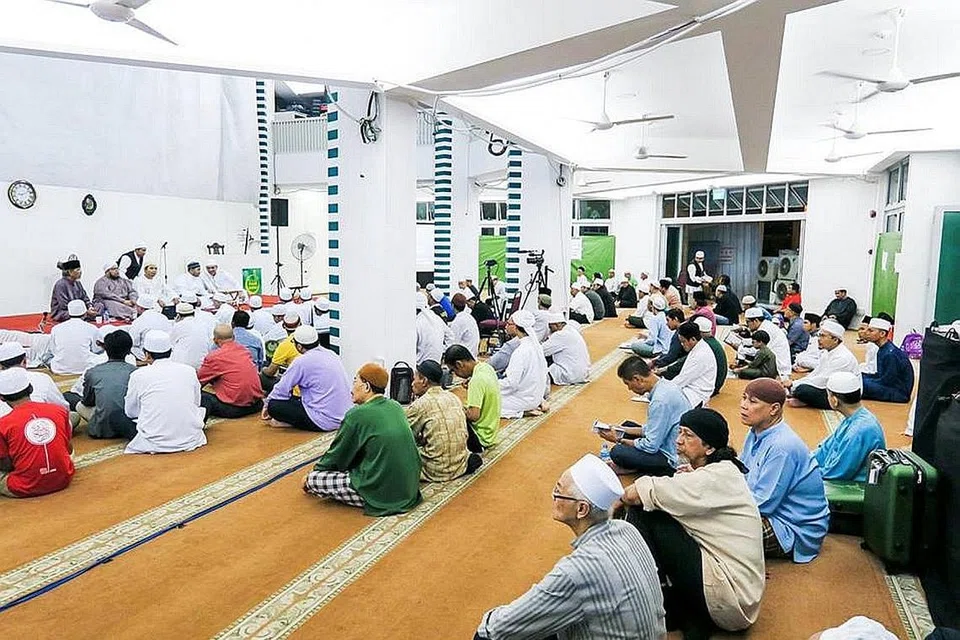 PELBAGAI AMALAN SUNAT BOLEH DILAKSANA: Selain berpuasa Apada hari asyura (10 Muharam), terdapat pelbagai amalan sunat yang boleh dilakukan bagi menambah saham akhirat dalam Muharam. - Foto fail MASJID AL-MUTTAQIN