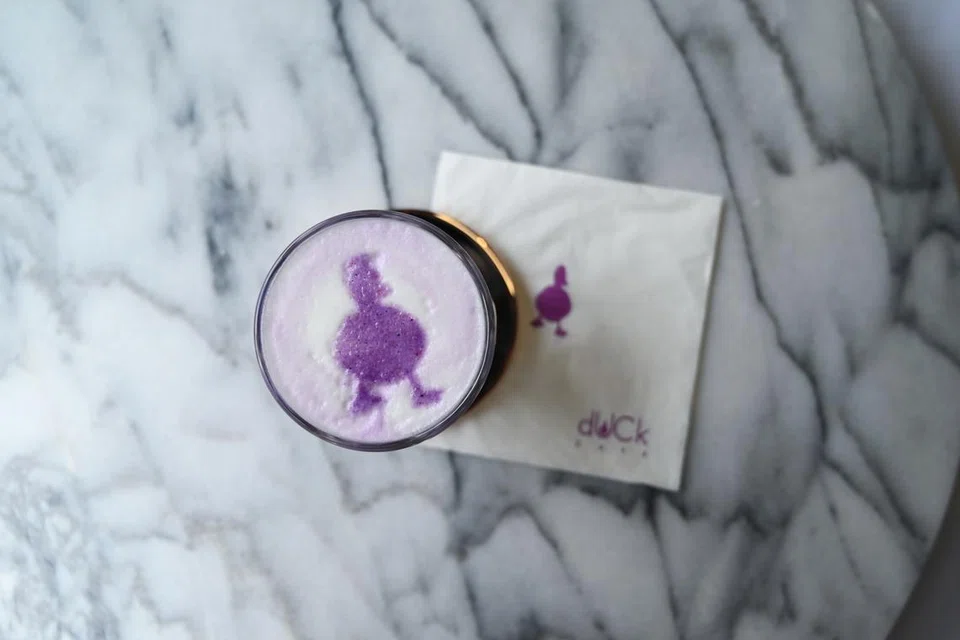 MINUMAN: Talam Keladi Purple Latte sesuai untuk peminat mengambil gambar sambil menikmati  yang sangat lazat dan unik untuk dicuba