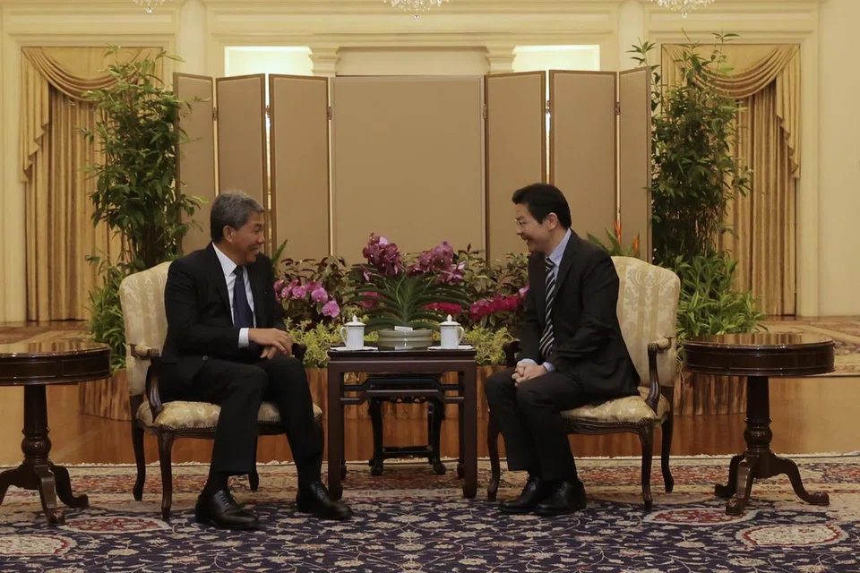 Menteri Luar Malaysia, Datuk Seri Utama Mohamad Hasan (kiri), menemui Perdana Menteri Singapura, Encik Lawrence Wong (kanan), di Istana pada 28 Mei.