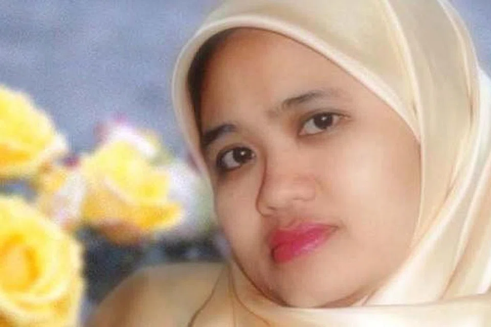 Anah Kasnan atau nama sebenarnya Rozanah Kasnan, adalah Ketua Jabatan Bahasa Ibunda, Guru Bahasa Melayu, Sekolah Menengah Ping Yi.