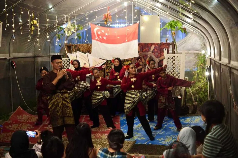 Permainan kampung, persembahan budaya dan kegiatan tradisional yang diketengahkan sempena rumah terbuka Ambin Ubin memberi pengunjung gambaran tentang pengalaman yang diharap dapat diwujudkan kelak di Rumah 6J, Pulau Ubin.
