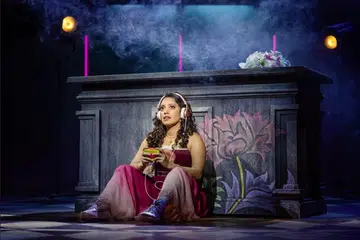 MENCARI BAHAGIA: Watak Juliet ini bebas daripada belenggu tragedi dan berusaha melepaskan dirinya daripada seksa cinta tiada arah tuju demi memperkasa diri.