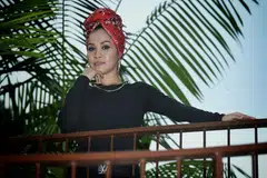 MISI PERKASA SEMANGAT POSITIF: Dalam rapper wanita Mawar Berduri yakinkan dirinya mampu relevan dalam persada hip hop yang pesat berubah, beliau juga berharap lagu-lagunya seperti 'Yang Terhebat' memperkasa pendengar dari segi bahasa dan nilai hidup. - Foto BH oleh KHALID BABA