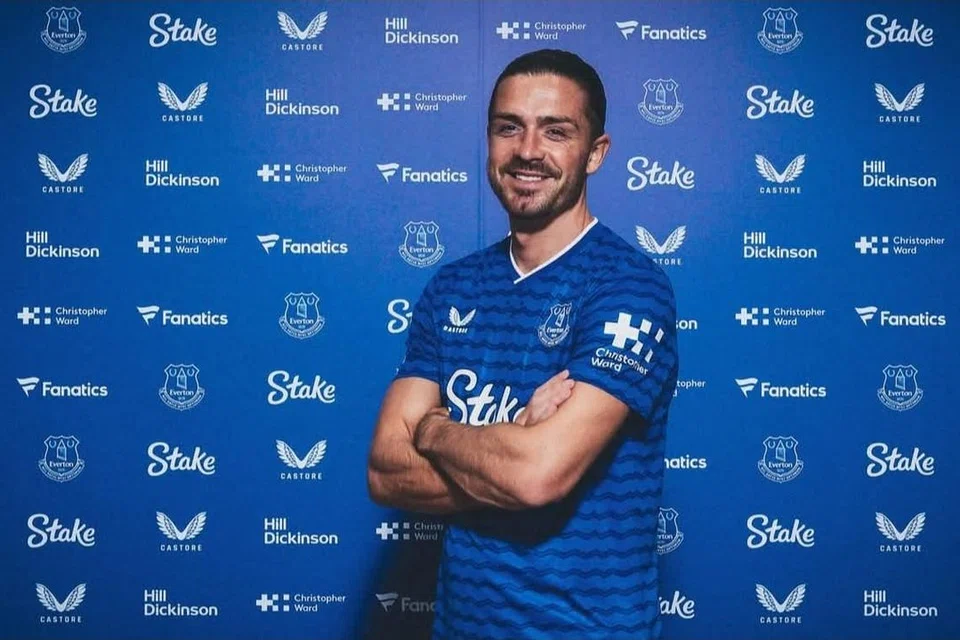 Jack Grealish merupakan pemain keenam yang dibawa masuk Everton pada musim panas ini susulan ketibaan Kiernan Dewsbury-Hall, Charly Alcaraz, Thierno Barry, Mark Travers dan Adam Aznou. Pemain sayap England itu akan menyarung jersi nombor 18, nombor sama yang pernah digunakan Wayne Rooney dan Paul Gascoigne ketika beraksi bersama Everton.