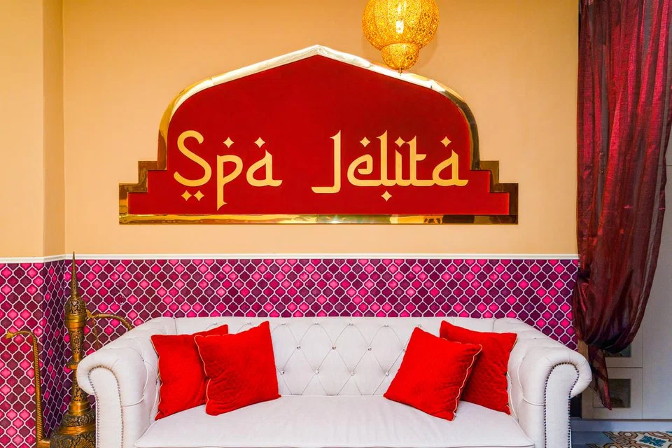 Ruang spa berinspirasikan seni bina Timur Tengah memberi kelainan buat pelanggan di Spa Jelita Kuala Lumpur.