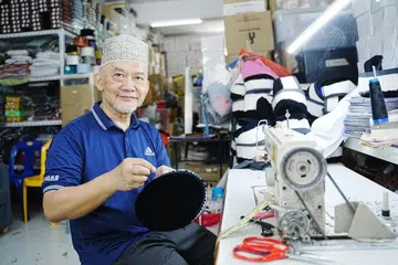 Singapore, perniagaan warisan, NHB, songkok, Cap Beca, Abdul Wahab Abdullah