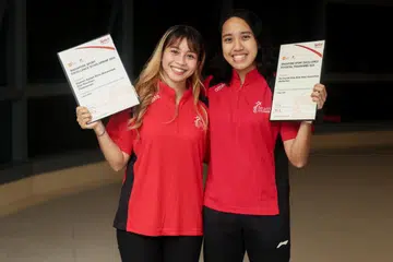 Atlet taekwondo, Diyanah Aqidah (kiri), terima Biasiswa Kecemerlangan Sukan, manakala pemain badminton, Nur Insyirah Khan, adalah salah seorang atlet dalam kumpulan pertama program Potensi Kecemerlangan Sukan.