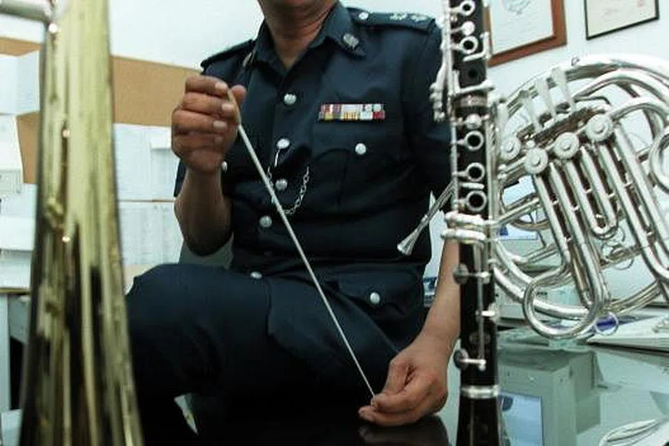 Allahyarham Idris Mohd Yusof, dalam foto yang diambil semasa beliau merupakan Pengarah Muzik SPF. 