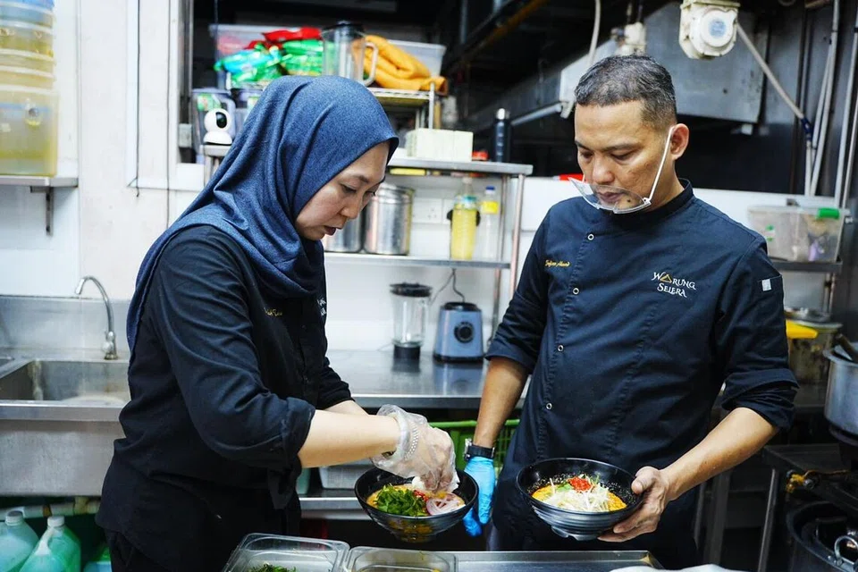 Warung Selera Masakan Kampung, Nashibah Tahar, Encik Sufian Ahmad