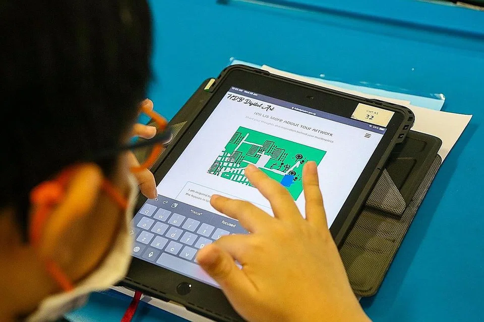 GUNA WADAH DIGITAL: Permainan komputer telah dibangunkan untuk murid darjah 4 hingga 6 untuk digunakan semasa pelajaran watak dan kewarganegaraan dan mengandungi enam adegan dan 52 tugasan untuk diselesaikan oleh murid. - Foto hiasan