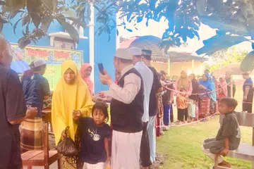 Al-Imtaq beriltizam menyantuni penduduk miskin pedalaman seperti di Lombok, Indonesia, yang hanya dapat menikmati daging setahun sekali ketika Aidiladha.