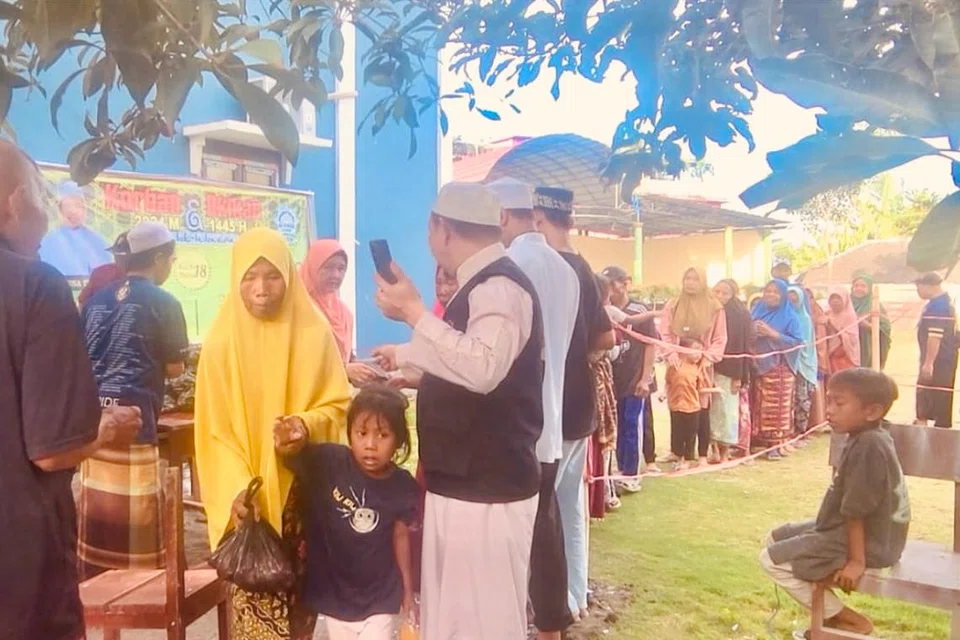 Al-Imtaq beriltizam menyantuni penduduk miskin pedalaman seperti di Lombok, Indonesia, yang hanya dapat menikmati daging setahun sekali ketika Aidiladha.