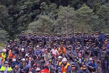 Tentera Indonesia menyelamatkan 18 pekerja yang dikepung kumpulan bersenjata selama tiga hari di sebuah pos operasi lombong emas dan tembaga milik Freeport Indonesia di wilayah Papua yang bergolak. 