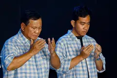 Pasangan Encik Prabowo Subianto (kiri) dan  Encik Gibran Rakabuming Raka semakin hampir rasmi menang dalam Pilihan Raya Presiden dan dijangka dirasmikan pada Oktober 2024.