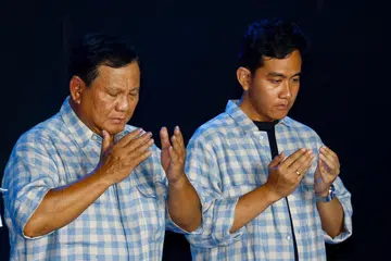 Pasangan Encik Prabowo Subianto (kiri) dan  Encik Gibran Rakabuming Raka semakin hampir rasmi menang dalam Pilihan Raya Presiden dan dijangka dirasmikan pada Oktober 2024.