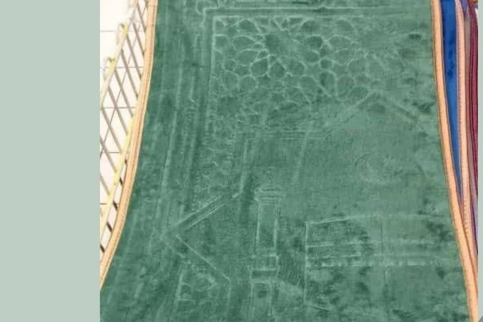 Sejadah mini tertera gambar Kaabah yang dilabel sebagai alas kaki mencetuskan ketegangan di Malaysia.