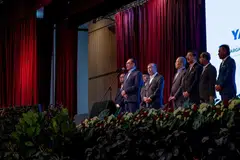 Perdana Menteri Malaysia, Datuk Seri Anwar Ibrahim (depan), meminta semua pihak berhenti mempertikaikan keputusan Lembaga Pengampunan dan menghormati hak Yang di-Pertuan Agong untuk memuktamadkan keputusan pengurangan hukuman mantan Perdana Menteri, Najib Tun Razak. 