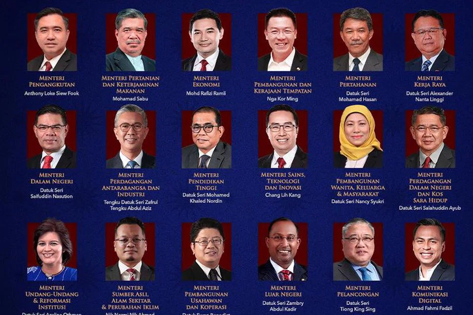 BAKAL DIROMBAK: Perdana Menteri Malaysia, Datuk Seri Anwar Ibrahim dikatakan akan mengumumkan rombakan Kabinet Kerajaan Perpaduan pimpinannya pada 12 Disember, susulan prestasi lemah beberapa menteri Kabinet sehingga mendapat kecaman rakyat.