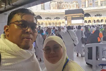 Cuaca yang agak panas tidak menjejas semangat Encik Adha Ahmad bersama isteri, Cik Nur Diyana Sahaimi, untuk terus melaksanakan ibadah Haji buat pertama kali. 
