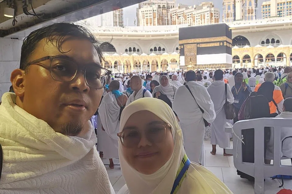 Cuaca yang agak panas tidak menjejas semangat Encik Adha Ahmad bersama isteri, Cik Nur Diyana Sahaimi, untuk terus melaksanakan ibadah Haji buat pertama kali. 
