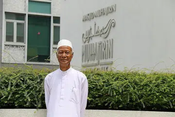 MASJID BAGAI RUMAH KEDUA: Encik Hamri Hunar telah menyaksikan pembangunan Masjid Muhajirin sejak ia mula ditubuhkan. Walau sudah bersara, Encik Hamri giat dalam kegiatan masjid hingga kini.