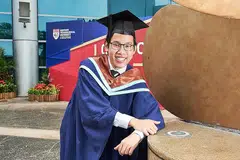 SENTUHAN CEMERLANG: Minat dan karya yang dihasilkan Encik Rifdi (atas) begitu menyerlah sehingga beliau dianugerahkan Hadiah Kecemerlangan dalam Fotografi Kwek Leng Joo 2019. Anugerah itu mengiktiraf kecemerlangan fotografi dalam kalangan pelajar Sekolah Seni, Desain dan Media NTU. - Foto BH oleh ROSLEE ABDUL RAZAK
