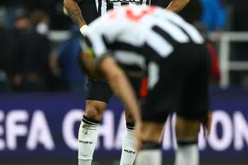 KENYATAAN PAHIT: Penyerang Newcastle, Joelinton kelihatan kecewa selepas pasukannya dikalahkan 2-1 oleh AC Milan dan tersingkir daripada Liga Juara-Juara. Namun, kekurangan pengalaman dan taktik mereka kelihatan apabila mereka mengakhiri kempen dengan hanya satu kemenangan dalam enam perlawanan.