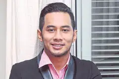 TIDAK MAHU MENGALAH: Fizo Omar tidak menjadikan taraf muflisnya sebagai halangan bagi meneruskan kehidupan dan kini beliau meraih kejayaan dalam bidang perniagaan dan menjadi penceramah motivasi. - Foto HARIAN METRO