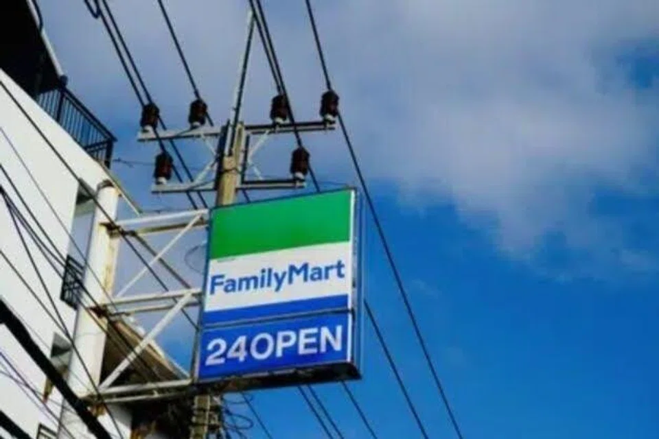 FamilyMart, Jepun, barangan terpakai, pakaian, kitar semula