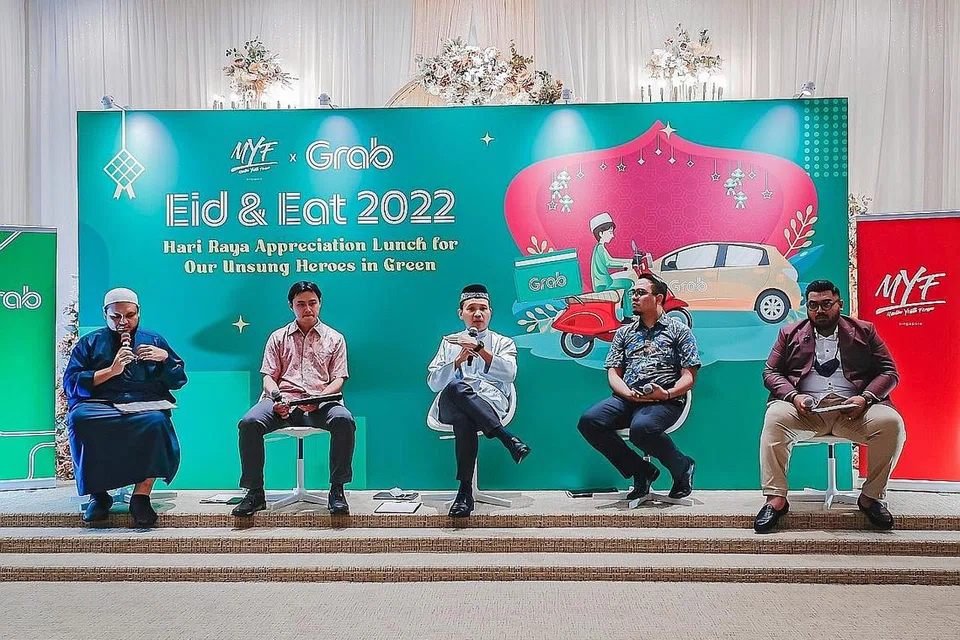 REBUT PELUANG: Masa depan pekerja ekonomi gig menjadi tumpuan dalam acara 'Eid & Eat 2022' melibatkan perbincangan dengan panel dialog anjuran Forum Belia Islam (MYF) dan Grab. Turut serta ialah (dari kiri) Ustaz Zahid Zin, Encik Yee Wee Tang, Encik Fahmi Aliman, Encik Shah Reza dan Encik Mafteem Farshad. - Foto BH oleh NUR DIYANA TAHA