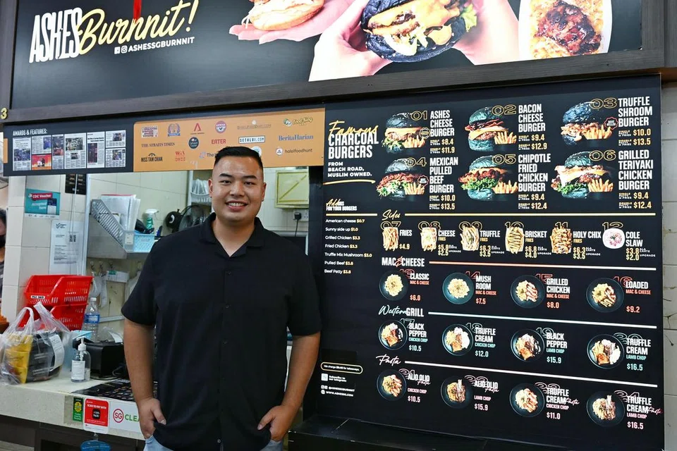 Pemilik Ashes Burnnit, Encik Lee Syafiq Muhd Ridzuan Lee, berkongsi bagaimana digitalisasi telah membantu gerainya menjadi lebih produktif. 