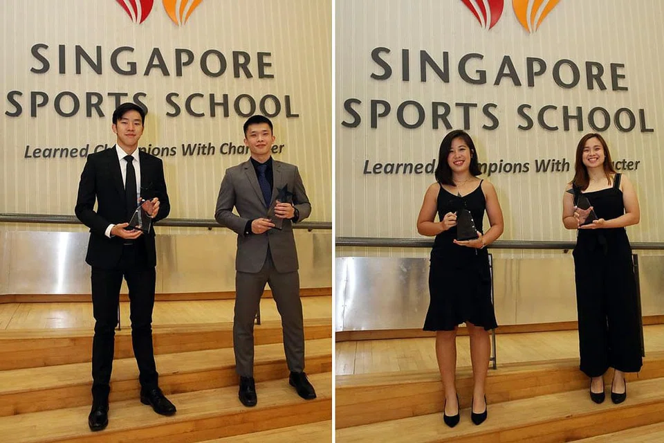 USAHA DIIKTIRAF: (Dari kiri) Atlet triatlon Nicholas Rachmadi dan atlet wushu Jowen Lim menerima Anugerah Cemerlang Tan Howe Liang sementara pemain skuasy dan pemain tenis meja Eunice Lim menerima Anugerah Cemerlang Annabel Pennefather di Malam Anugerah Sekolah Sukan Singapura kelmarin. - Foto-foto SEKOLAH SUKAN SINGAPURA