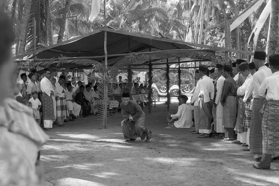 Suasana Pulau Semakau semasa menyambut Presiden Yusof Ishak pada 1960.