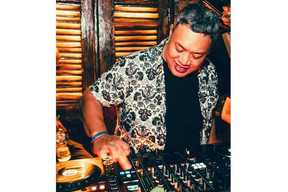 DJ HIP-HOP: Menjadi deejay hip-hop sudah mendarah daging dalam diri DJ Ollie-des lebih 20 tahun dan beliau akan terus memperjuangkan salah satu unsur dalam budaya hip-hop ini. - Foto ihsan DJ Ollie-des