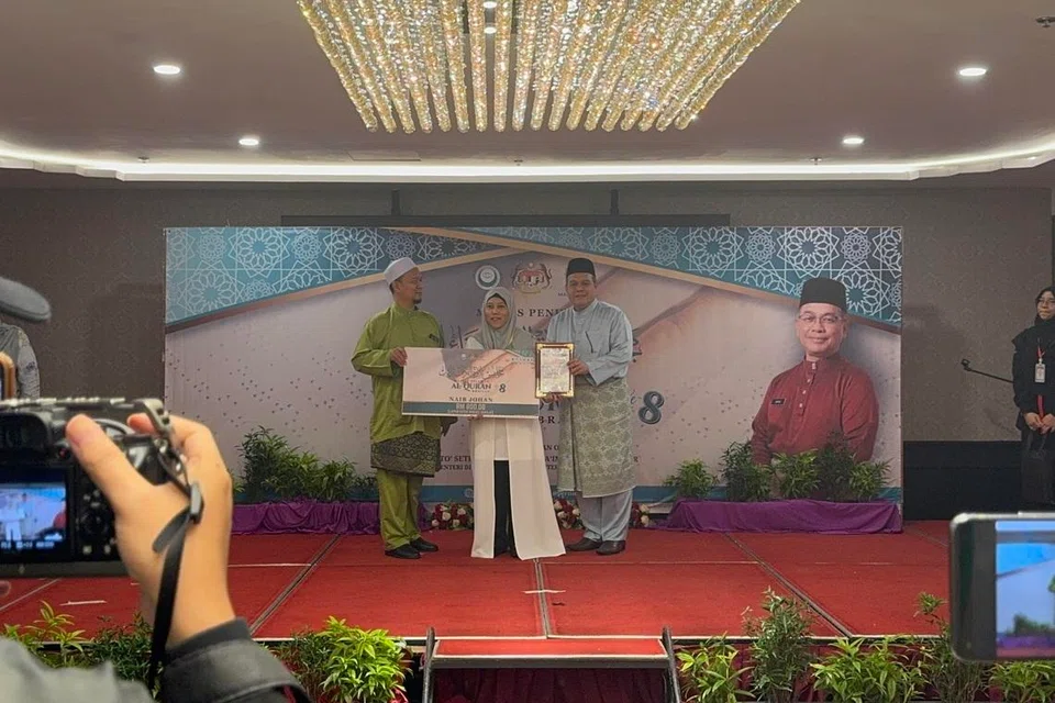 Cik Nuraziana dinobat naib johan bagi Kategori Murottal (Wanita) di Pertandingan Majlis Tilawah Al-Quran Braille di Kuala Lumpur pada 7 Disember 2025.