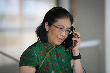 BERI KETERANGAN: Peguam Kwa Kim Li hadir di mahkamah semalam untuk memberi keterangan dalam kes saman fitnah Perdana Menteri Lee Hsien Loong terhadap editor laman The Online Citizen, Encik Terry Xu. - Foto BH oleh ONG WEE JIN 