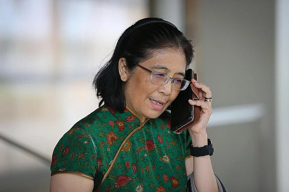 BERI KETERANGAN: Peguam Kwa Kim Li hadir di mahkamah semalam untuk memberi keterangan dalam kes saman fitnah Perdana Menteri Lee Hsien Loong terhadap editor laman The Online Citizen, Encik Terry Xu. - Foto BH oleh ONG WEE JIN 