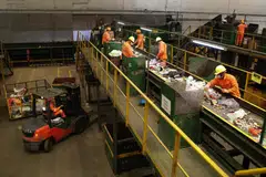 SOKONG PEKERJA: Kesatuan sekerja bekerja keras dalam pembangunan Model Gaji Progresif (PWM) untuk industri seperti pembersihan, landskap dan pengurusan sisa bagi menjadikan industri berkenaan lebih mampan dan menarik untuk semua peringkat pekerja.
