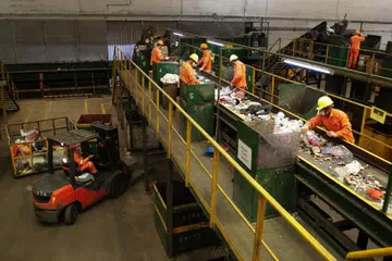 SOKONG PEKERJA: Kesatuan sekerja bekerja keras dalam pembangunan Model Gaji Progresif (PWM) untuk industri seperti pembersihan, landskap dan pengurusan sisa bagi menjadikan industri berkenaan lebih mampan dan menarik untuk semua peringkat pekerja.